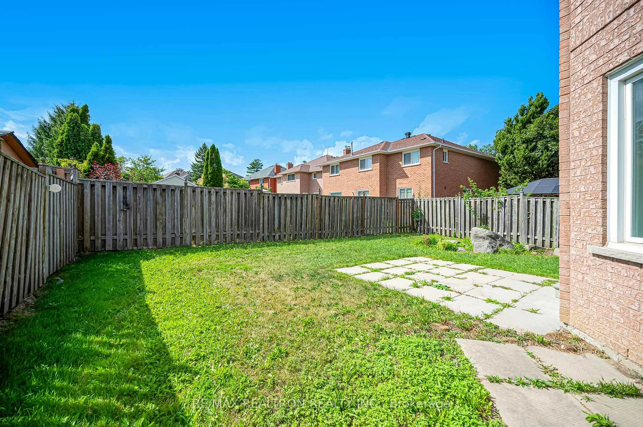 37, Dumaurier, Devonsleigh, Richmond Hill