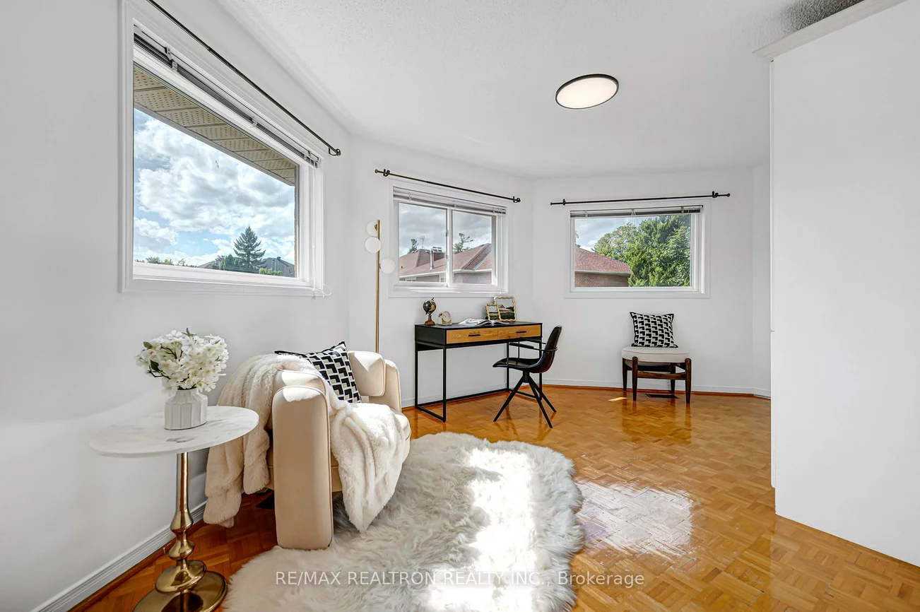 37, Dumaurier, Devonsleigh, Richmond Hill