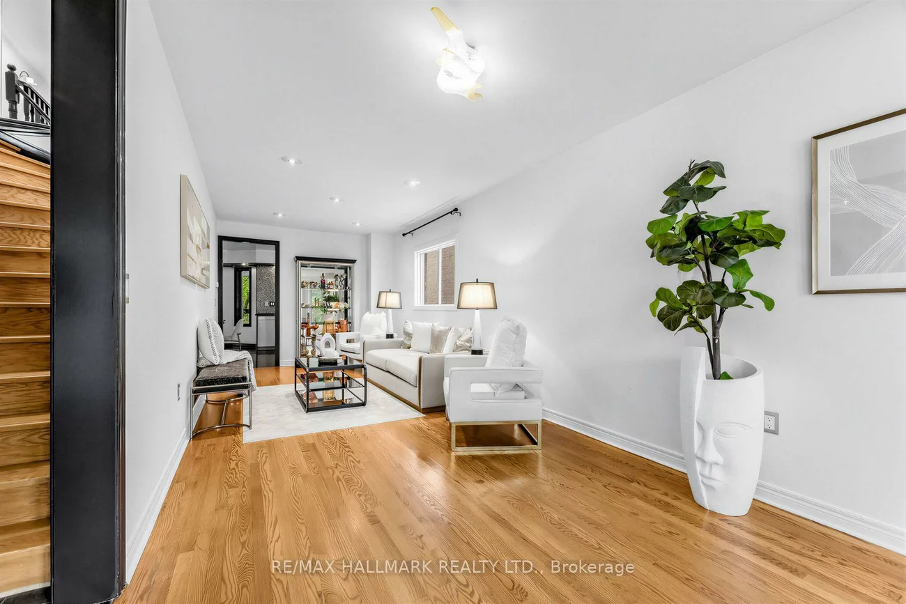 106, Larratt, Westbrook, Richmond Hill