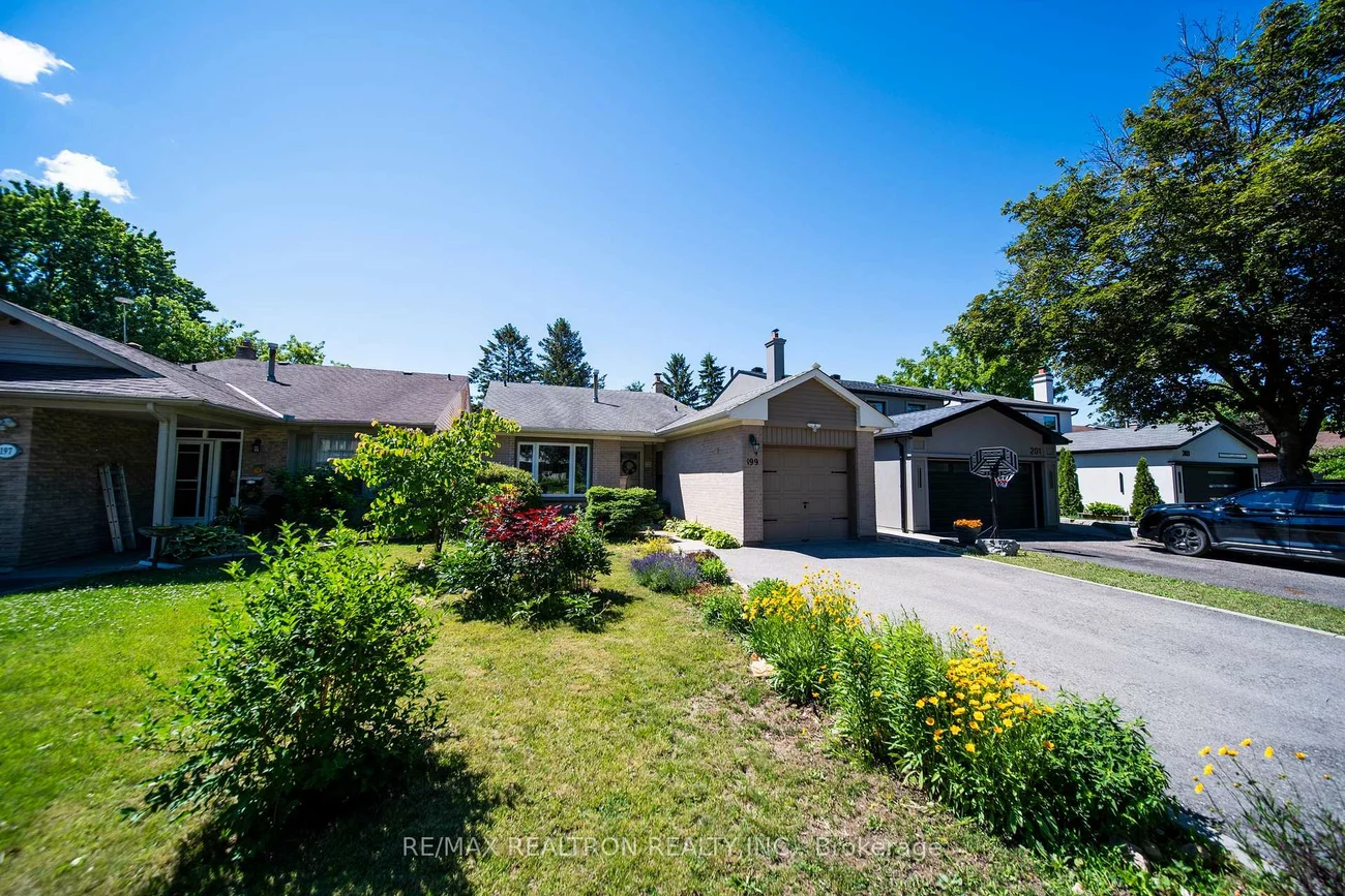 199, Weldrick, North Richvale, Richmond Hill