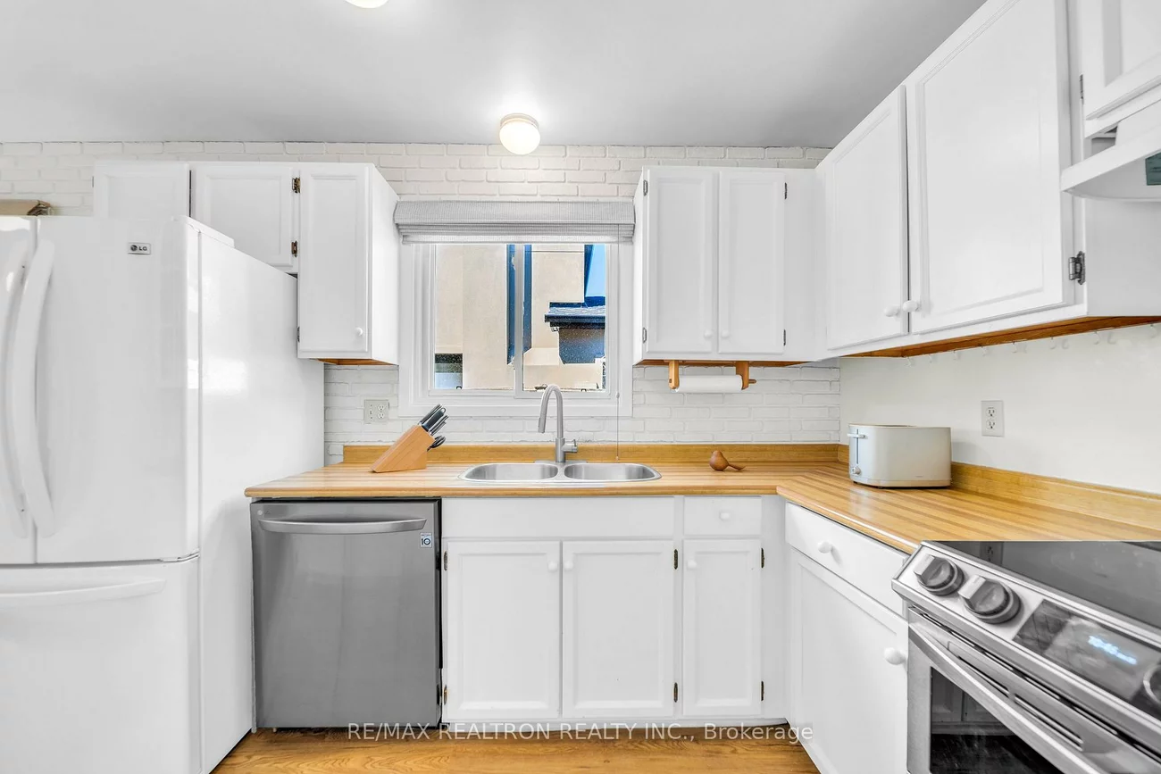199, Weldrick, North Richvale, Richmond Hill