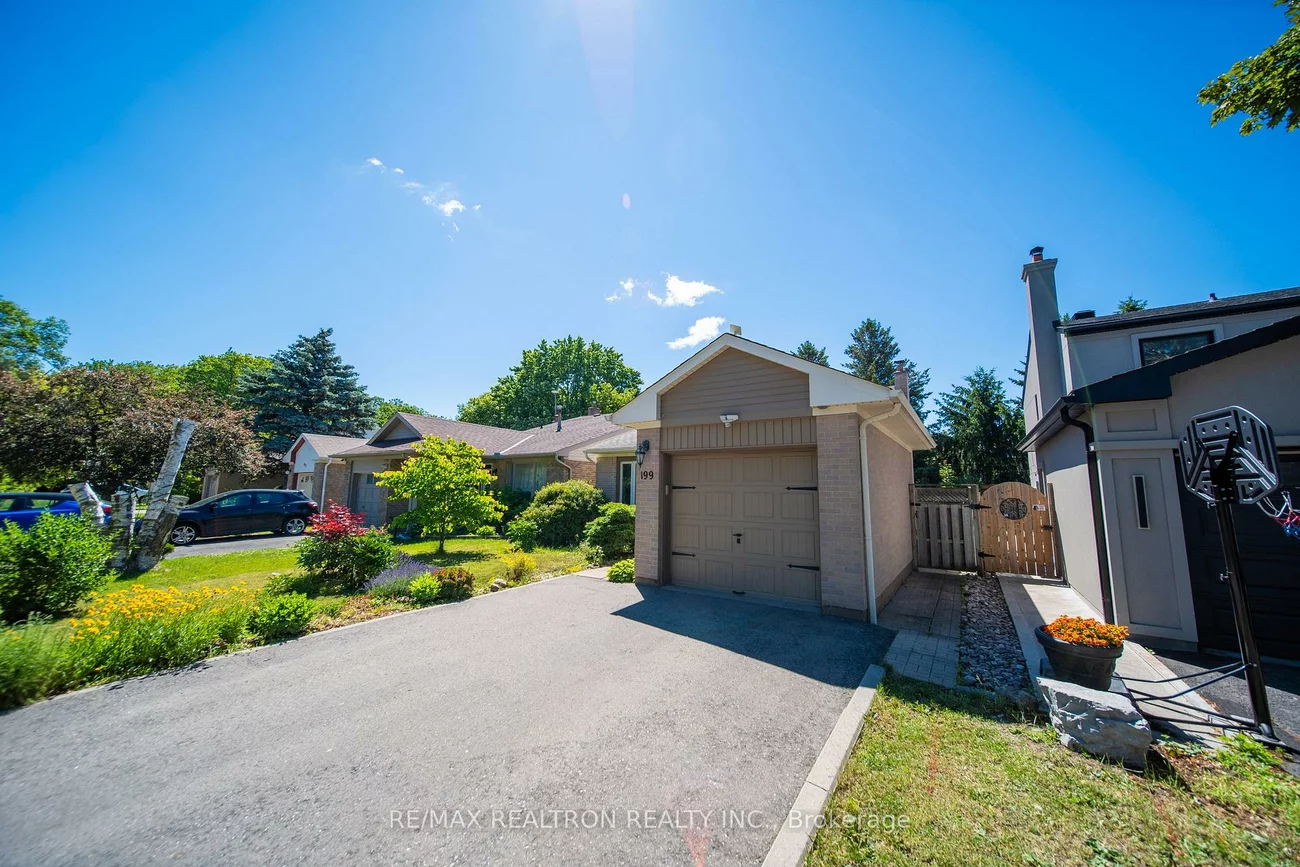 199, Weldrick, North Richvale, Richmond Hill
