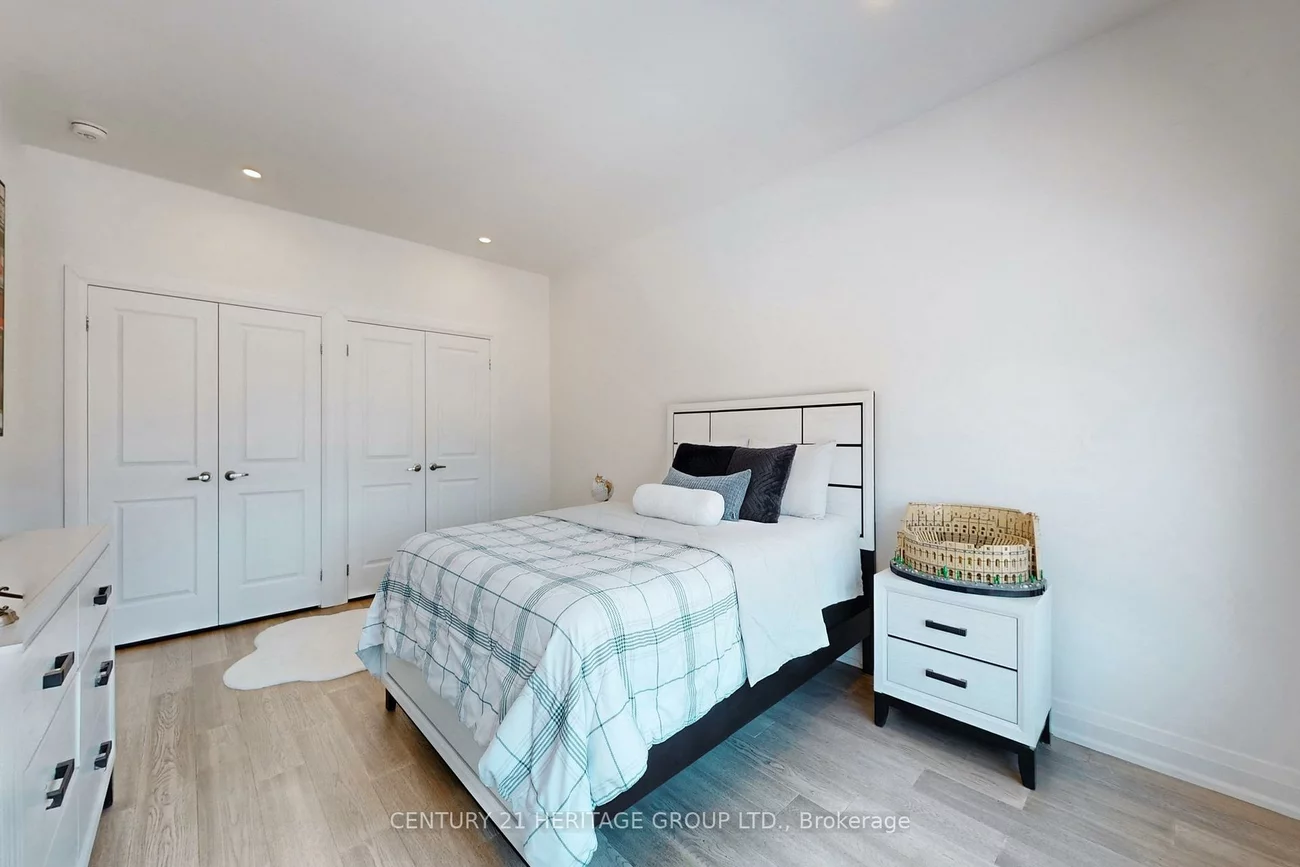 251, Oxford, Mill Pond, Richmond Hill