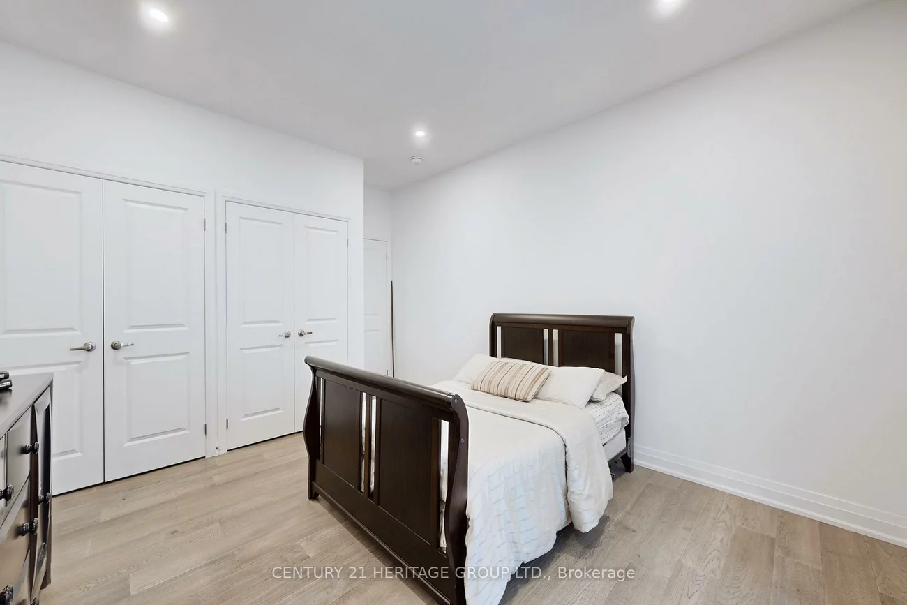 251, Oxford, Mill Pond, Richmond Hill