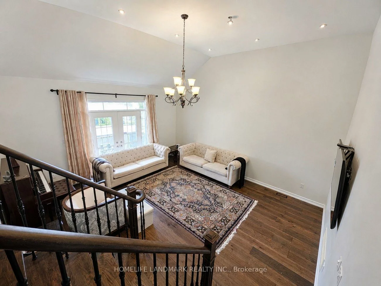 41, Mansard, Jefferson, Richmond Hill