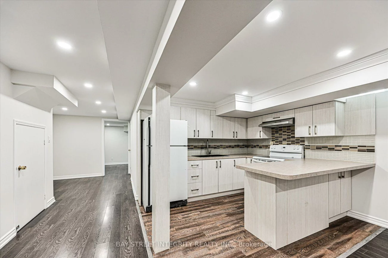 27, Samantha, Doncrest, Richmond Hill