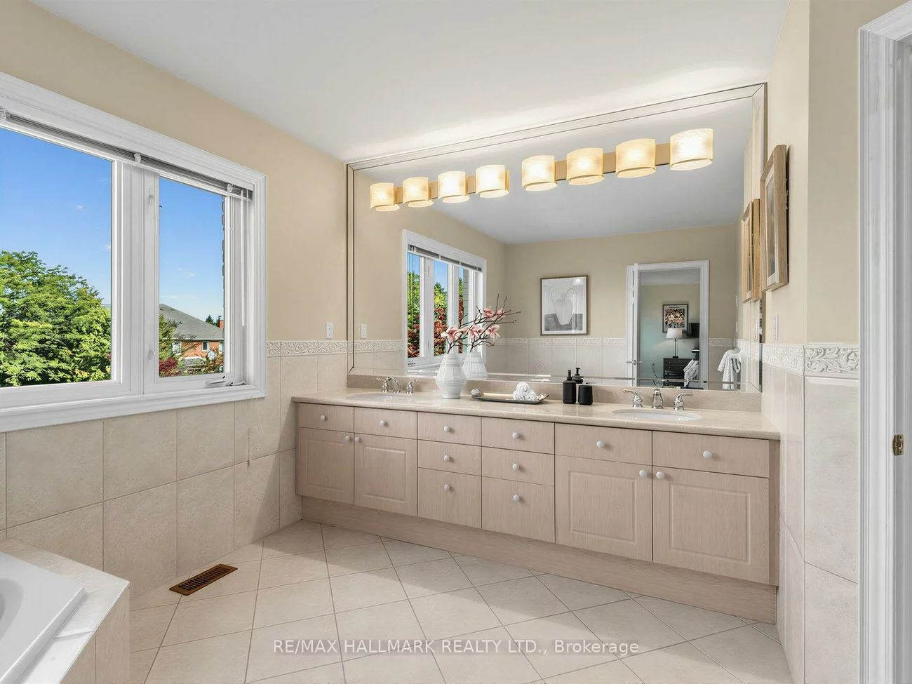 8, Ridgley, Bayview Hill, Richmond Hill