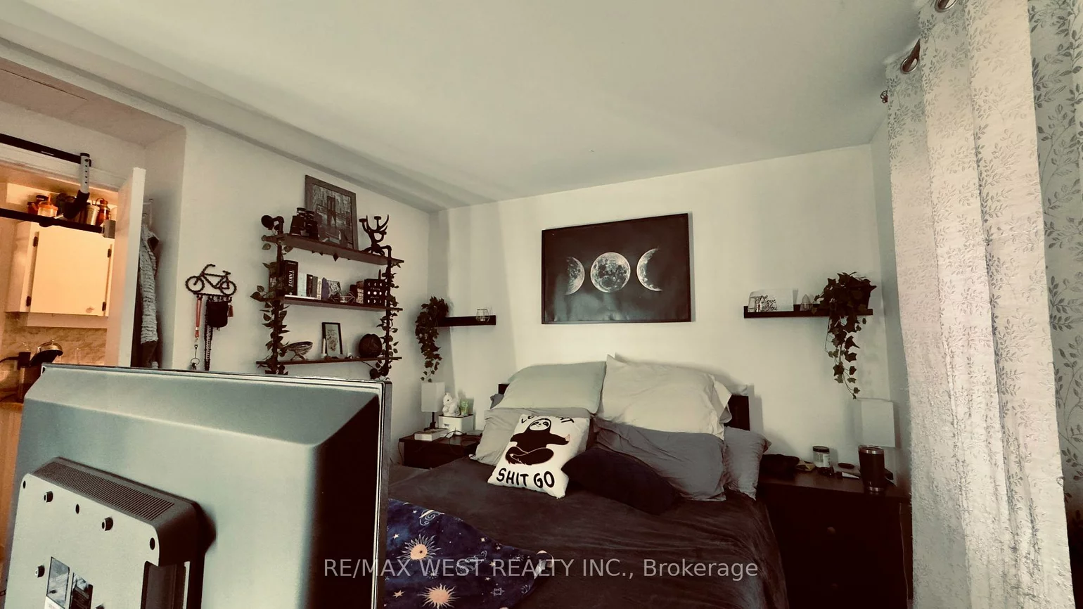 1061, Bathurst, Annex, Toronto