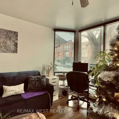 1061, Bathurst, Annex, Toronto