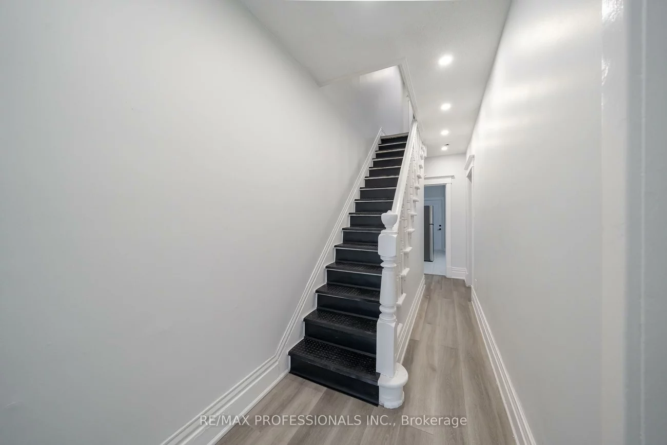 223, Oakwood, Oakwood Village, Toronto