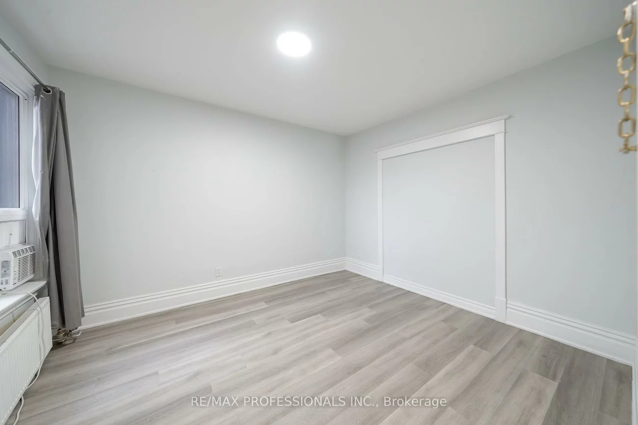 223, Oakwood, Oakwood Village, Toronto