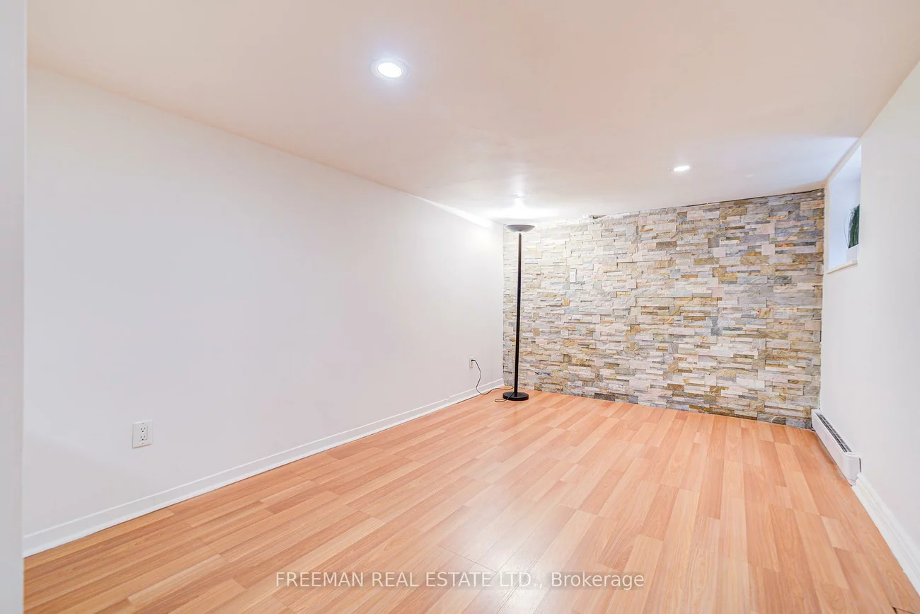 21, Wells, Annex, Toronto
