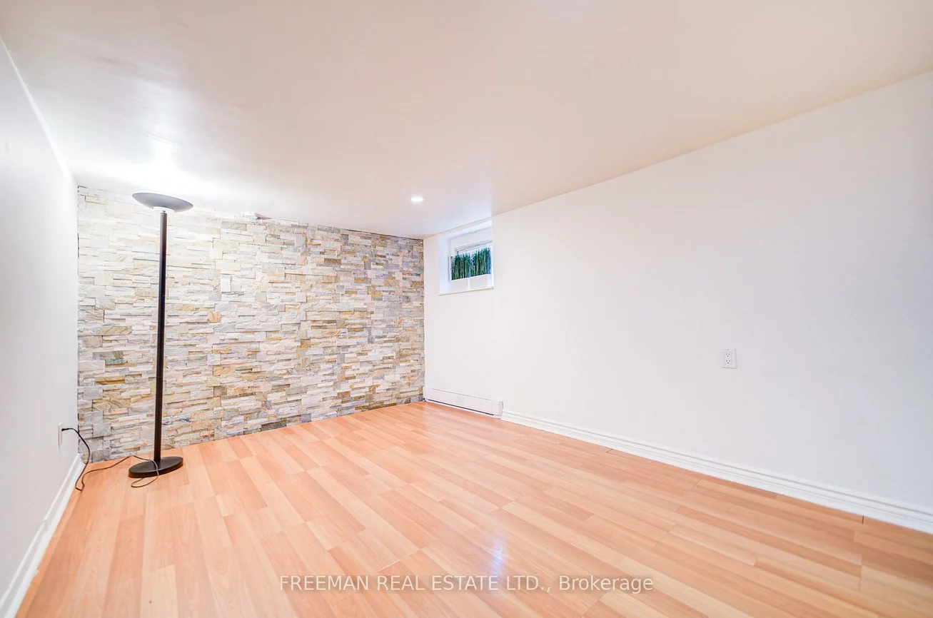 21, Wells, Annex, Toronto