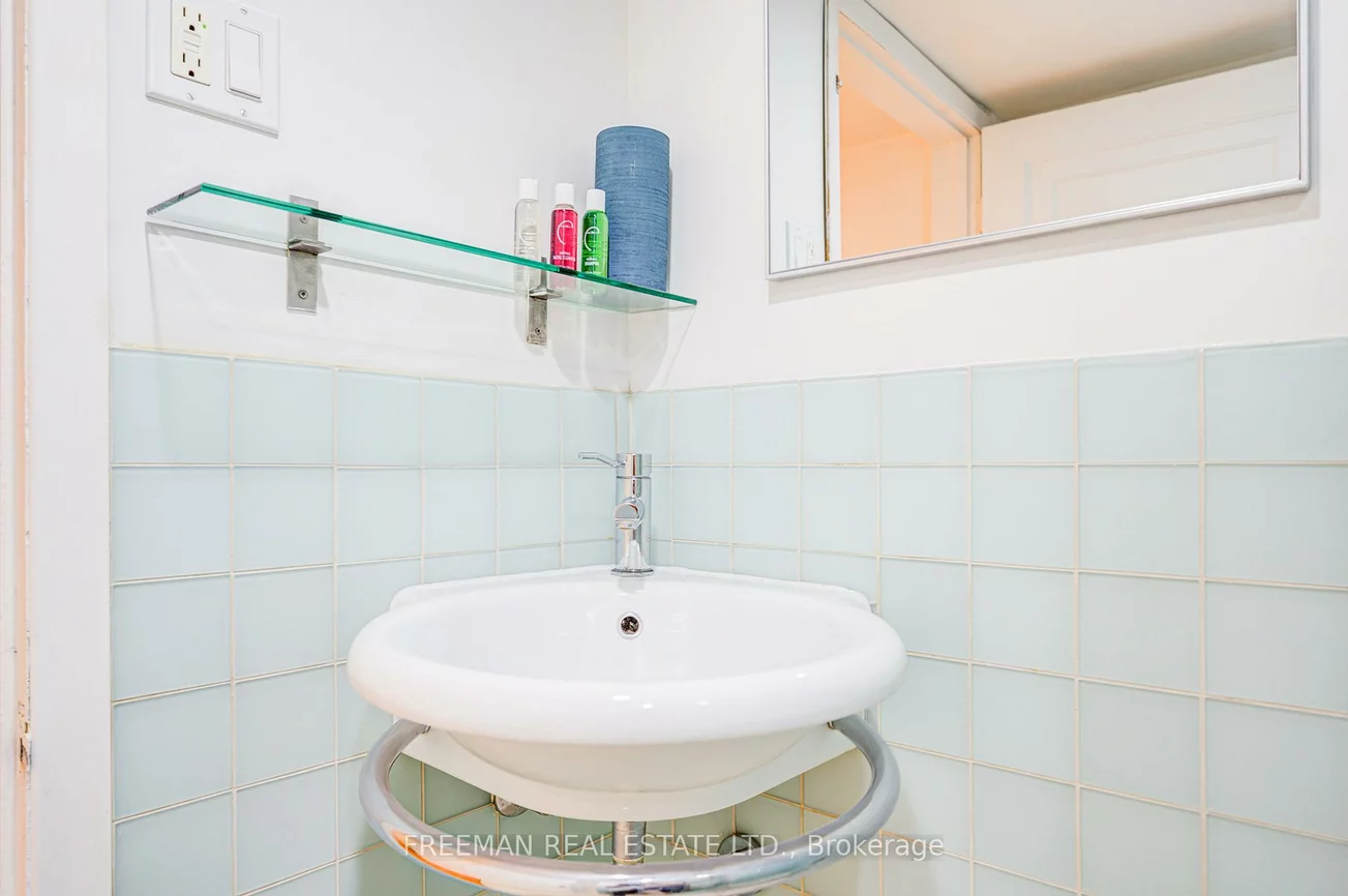 21, Wells, Annex, Toronto
