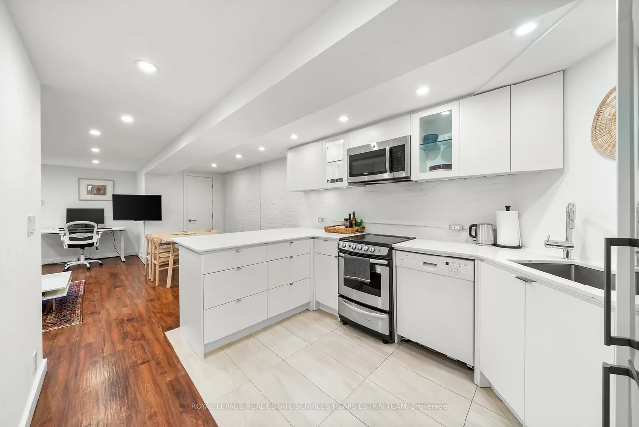392, Markham, Palmerston-Little Italy, Toronto