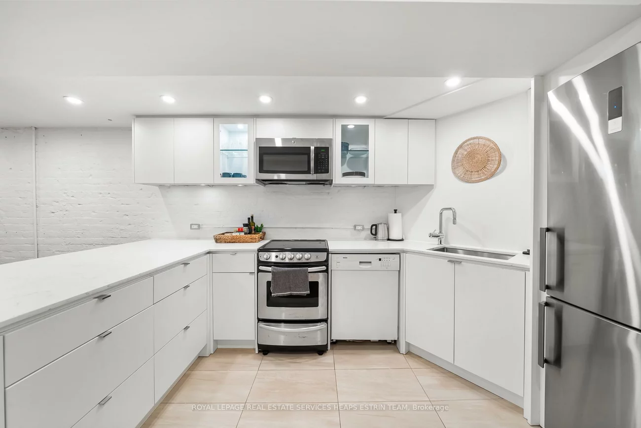392, Markham, Palmerston-Little Italy, Toronto