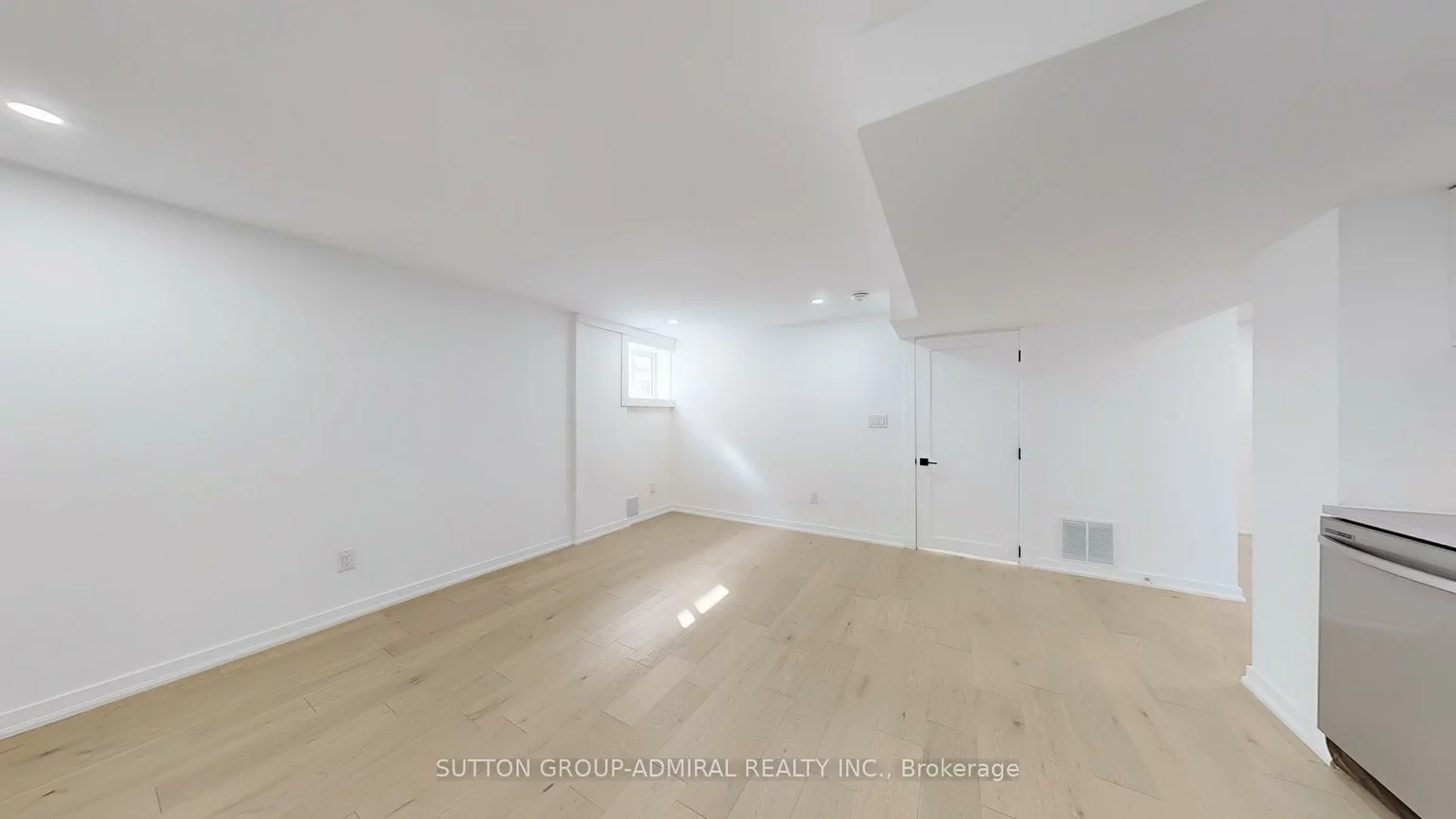 118, Clifton, Bathurst Manor, Toronto