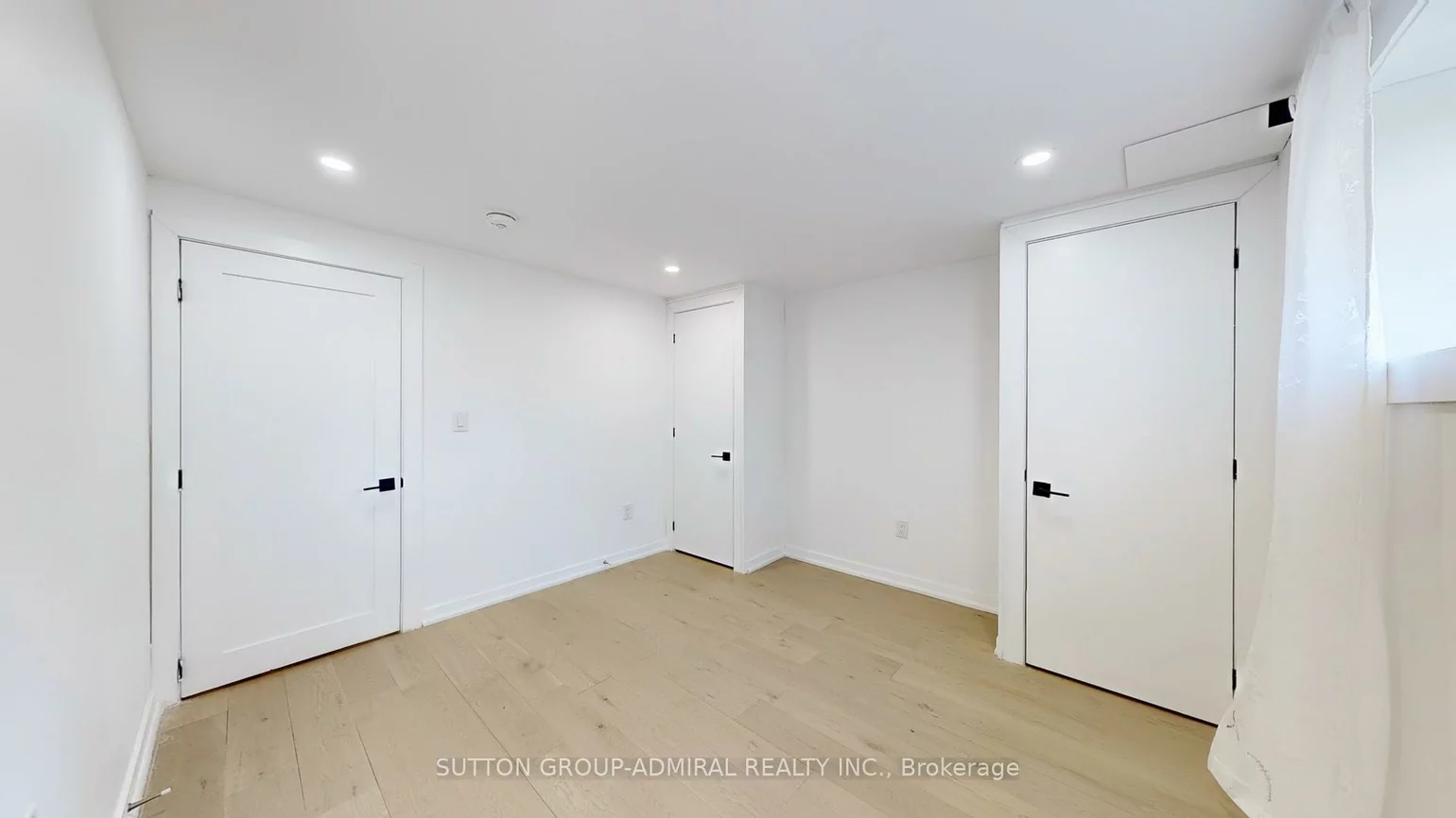 118, Clifton, Bathurst Manor, Toronto