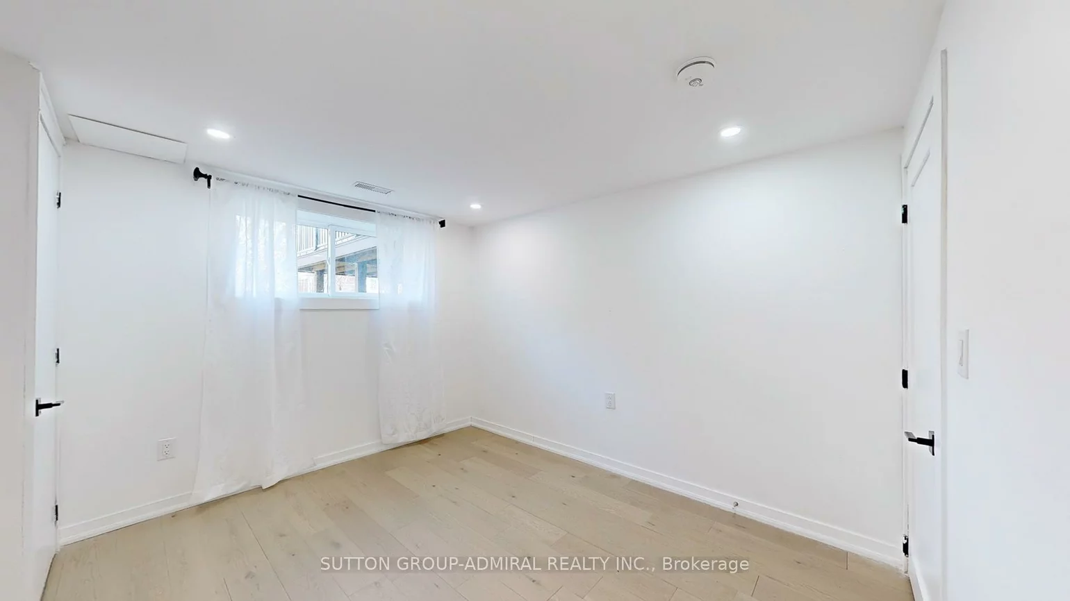 118, Clifton, Bathurst Manor, Toronto
