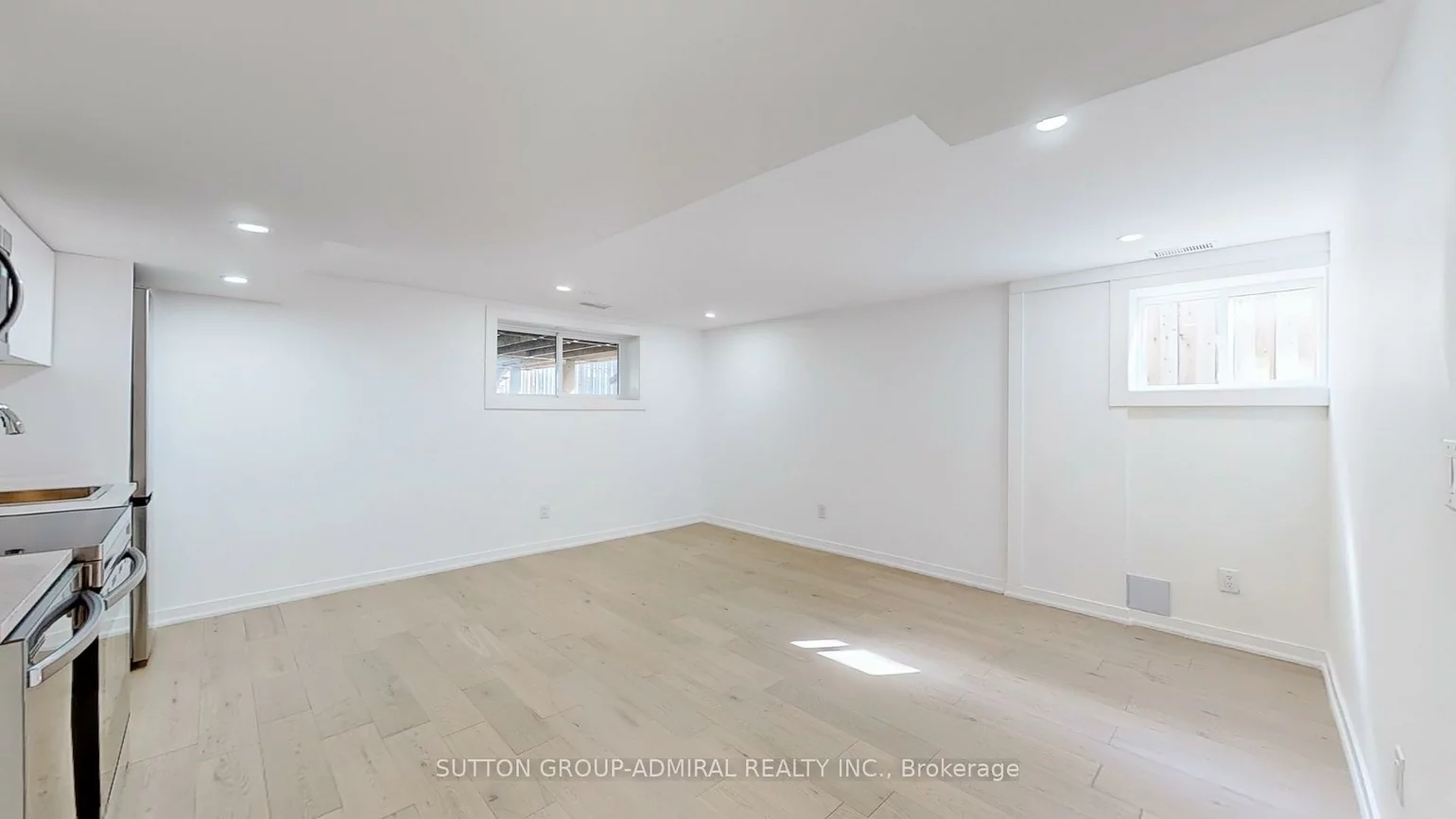 118, Clifton, Bathurst Manor, Toronto