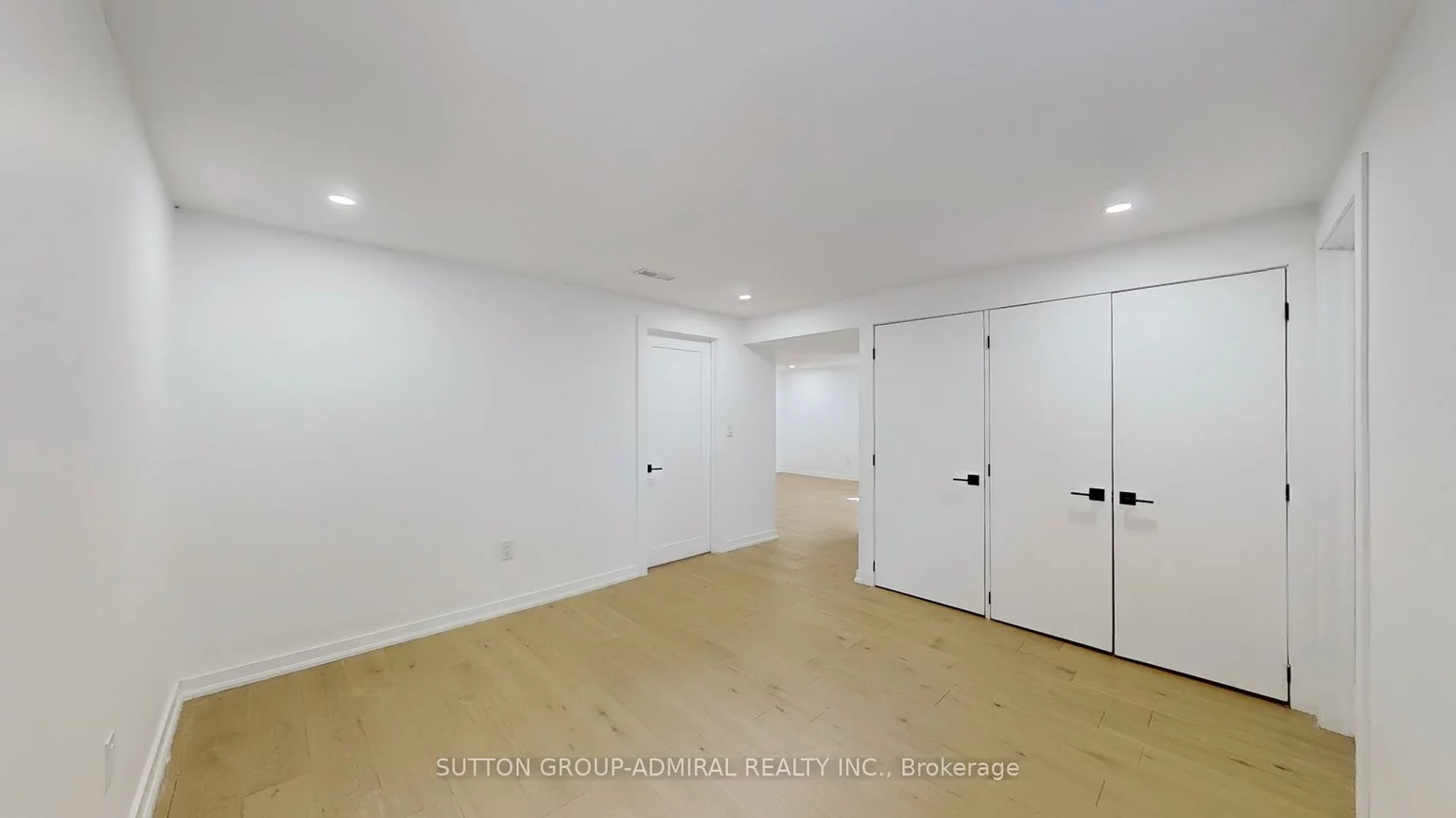 118, Clifton, Bathurst Manor, Toronto