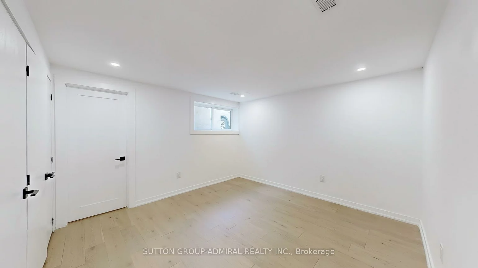 118, Clifton, Bathurst Manor, Toronto