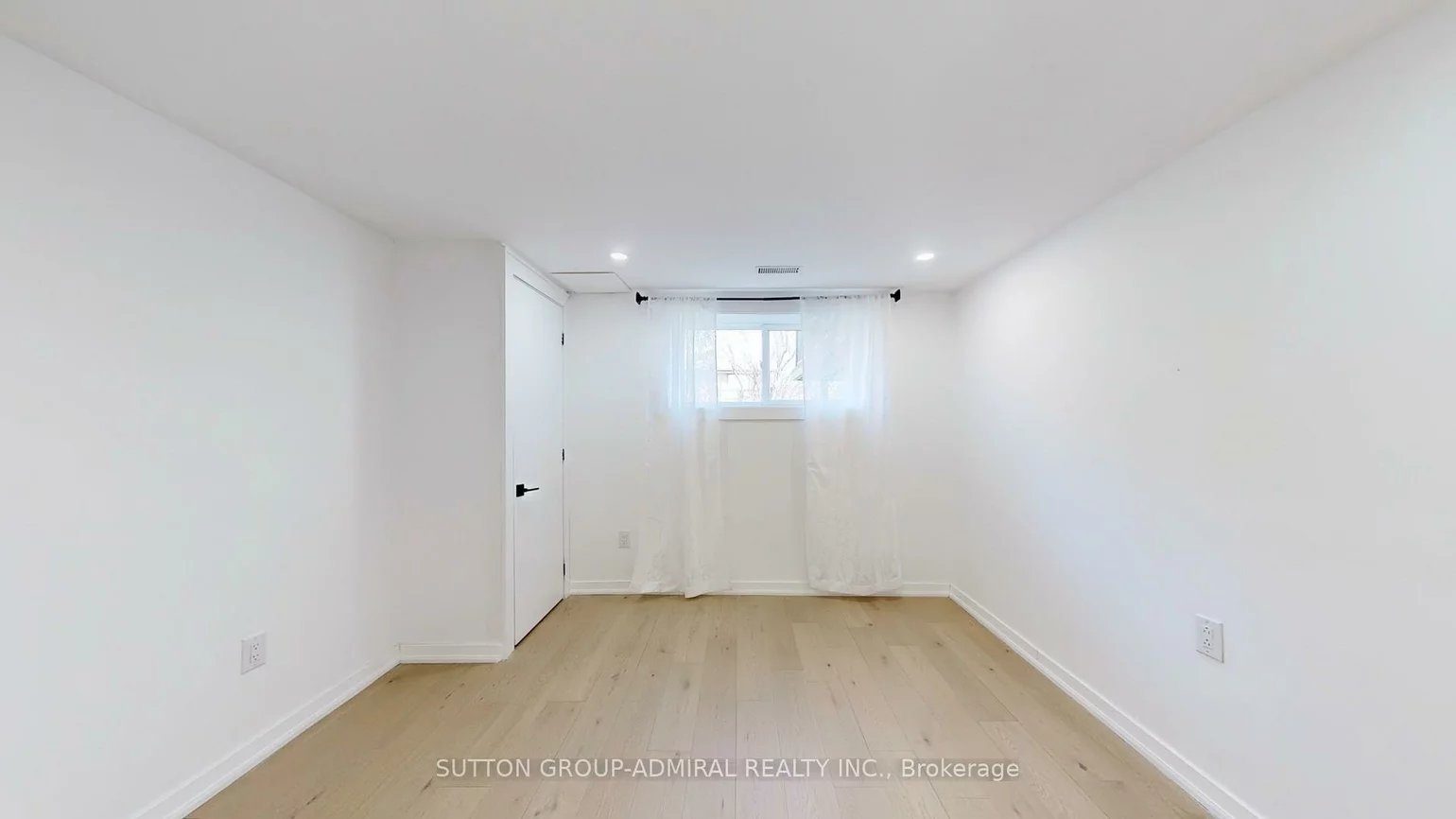 118, Clifton, Bathurst Manor, Toronto