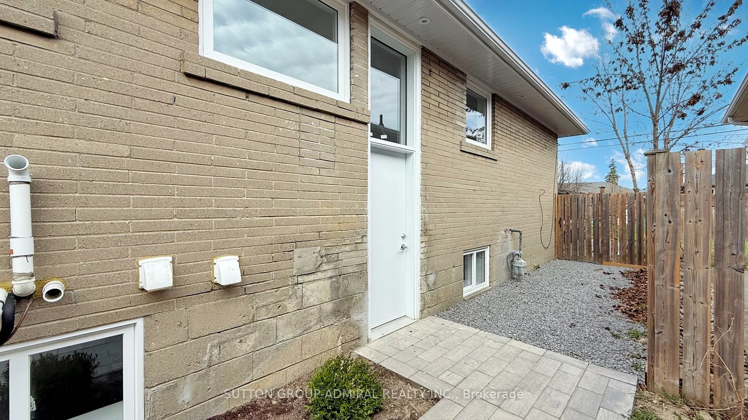118, Clifton, Bathurst Manor, Toronto