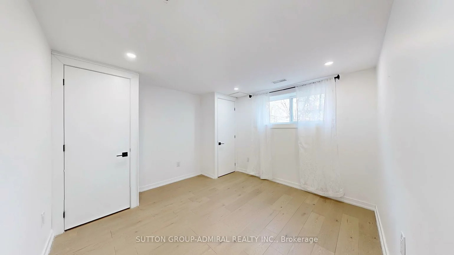 118, Clifton, Bathurst Manor, Toronto