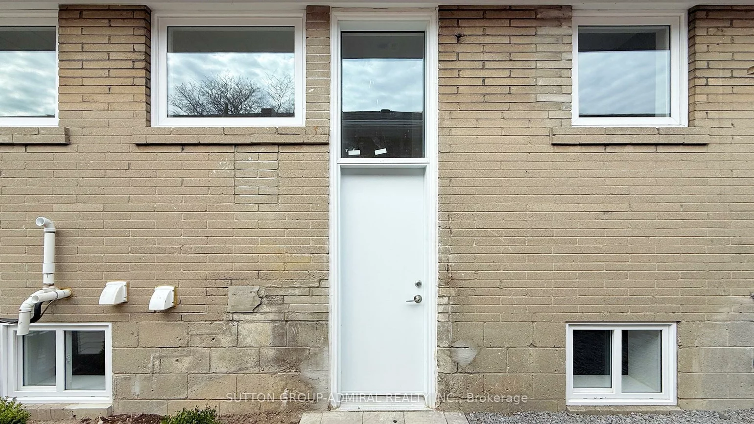 118, Clifton, Bathurst Manor, Toronto