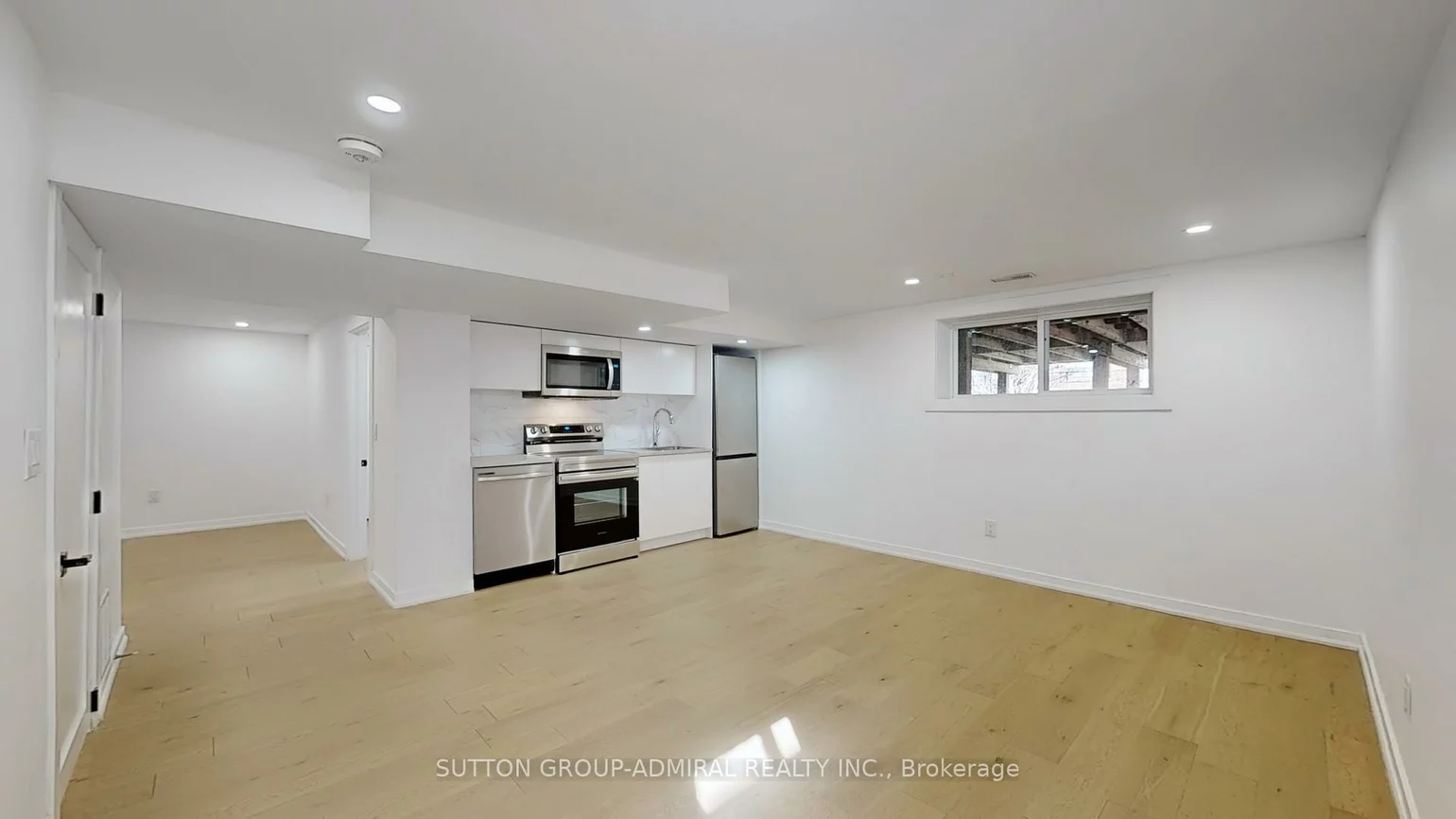 118, Clifton, Bathurst Manor, Toronto