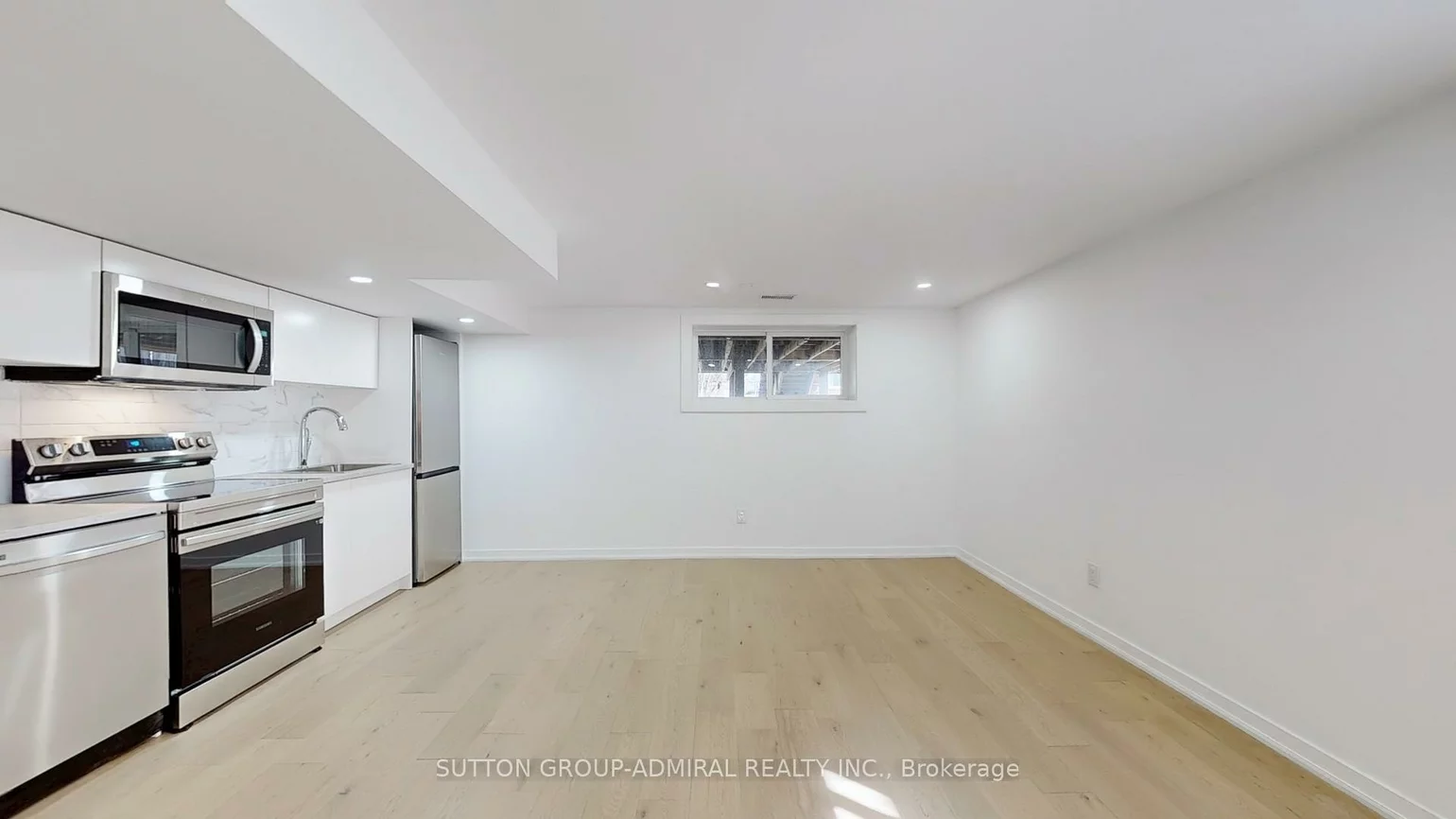 118, Clifton, Bathurst Manor, Toronto