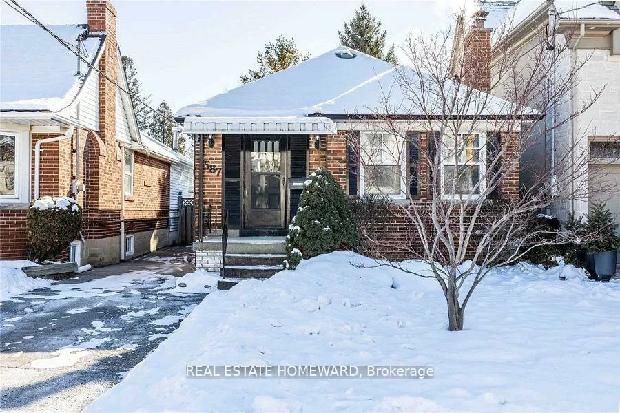 587, Broadway, Leaside, Toronto