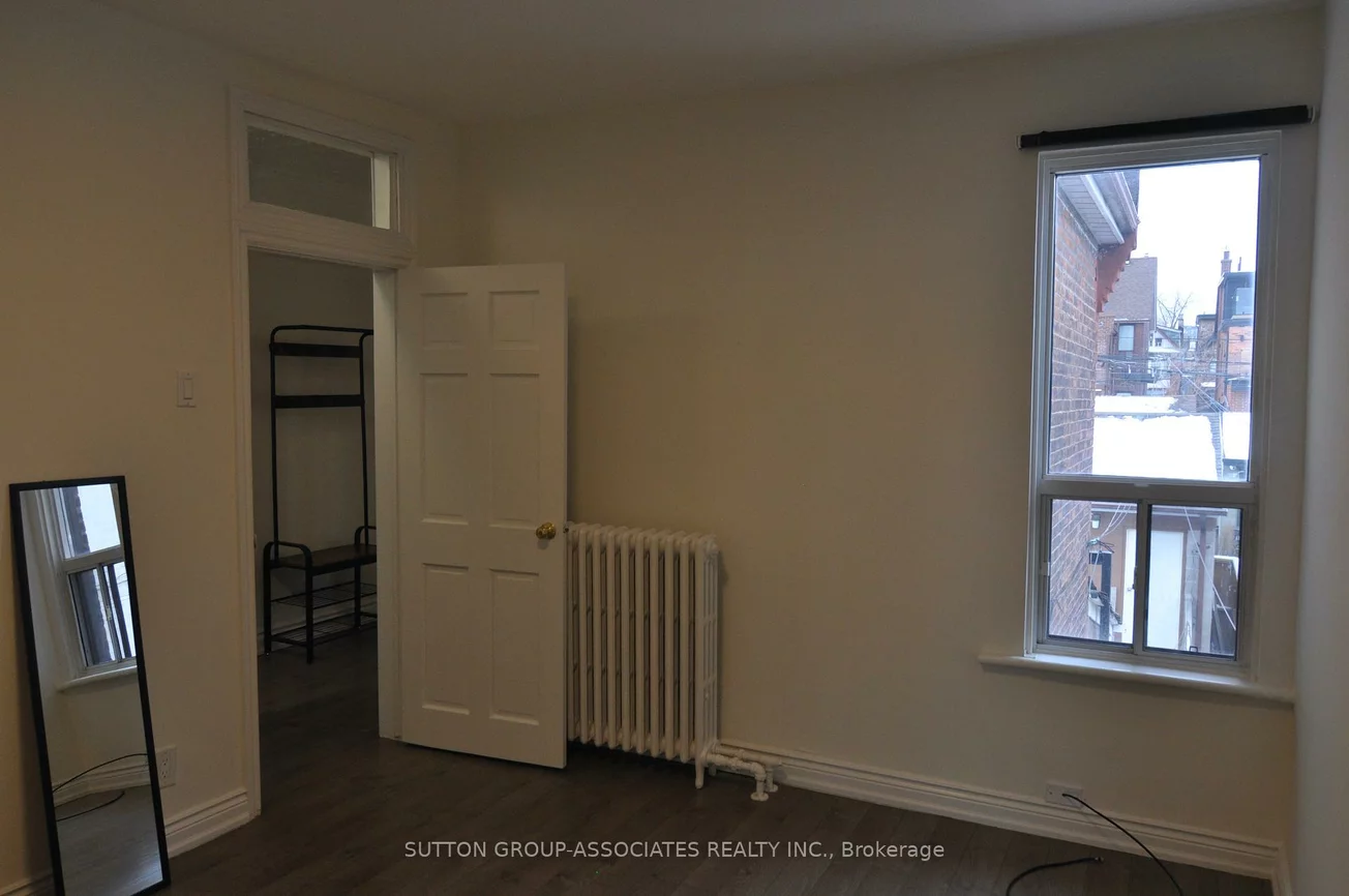 195, Montrose, Palmerston-Little Italy, Toronto