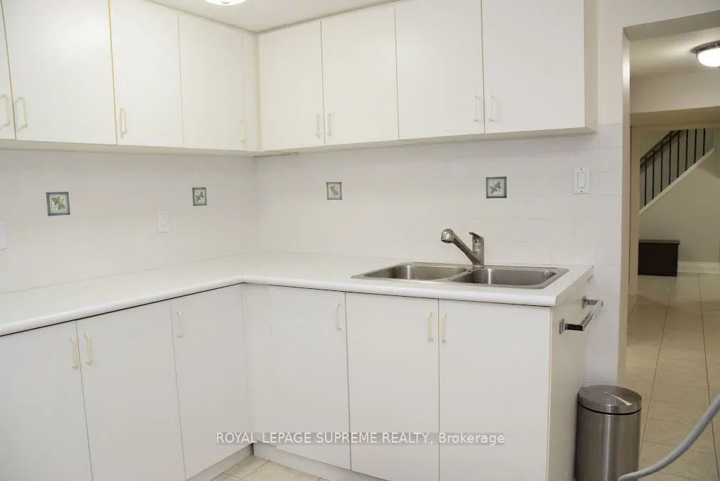 6, Burke, Newtonbrook West, Toronto