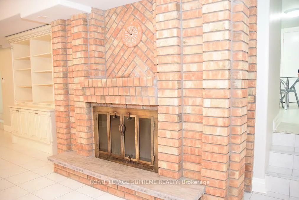 6, Burke, Newtonbrook West, Toronto