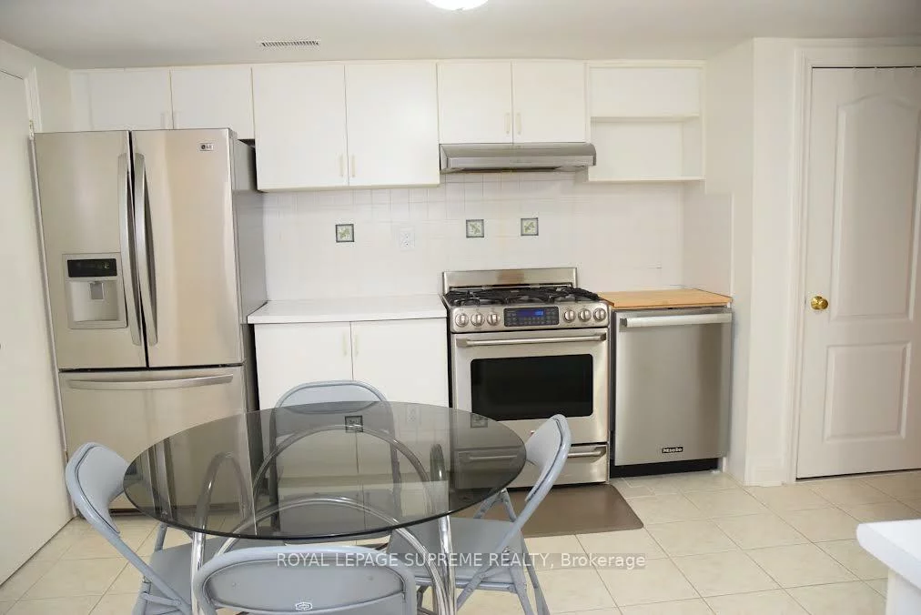 6, Burke, Newtonbrook West, Toronto