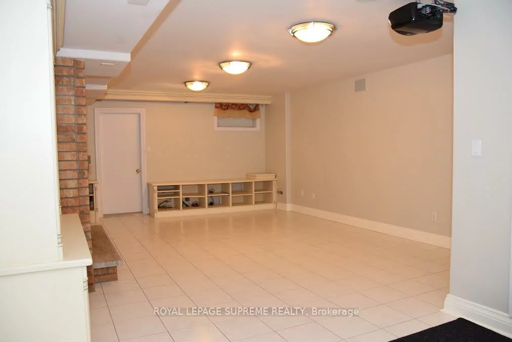 6, Burke, Newtonbrook West, Toronto