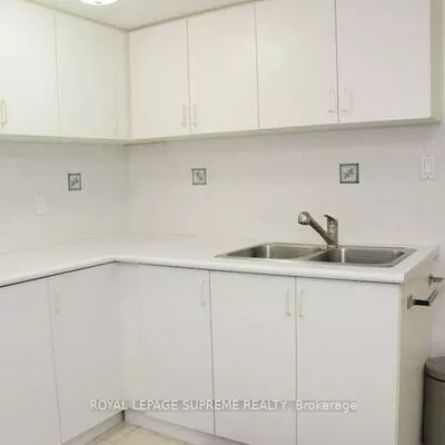 6, Burke, Newtonbrook West, Toronto