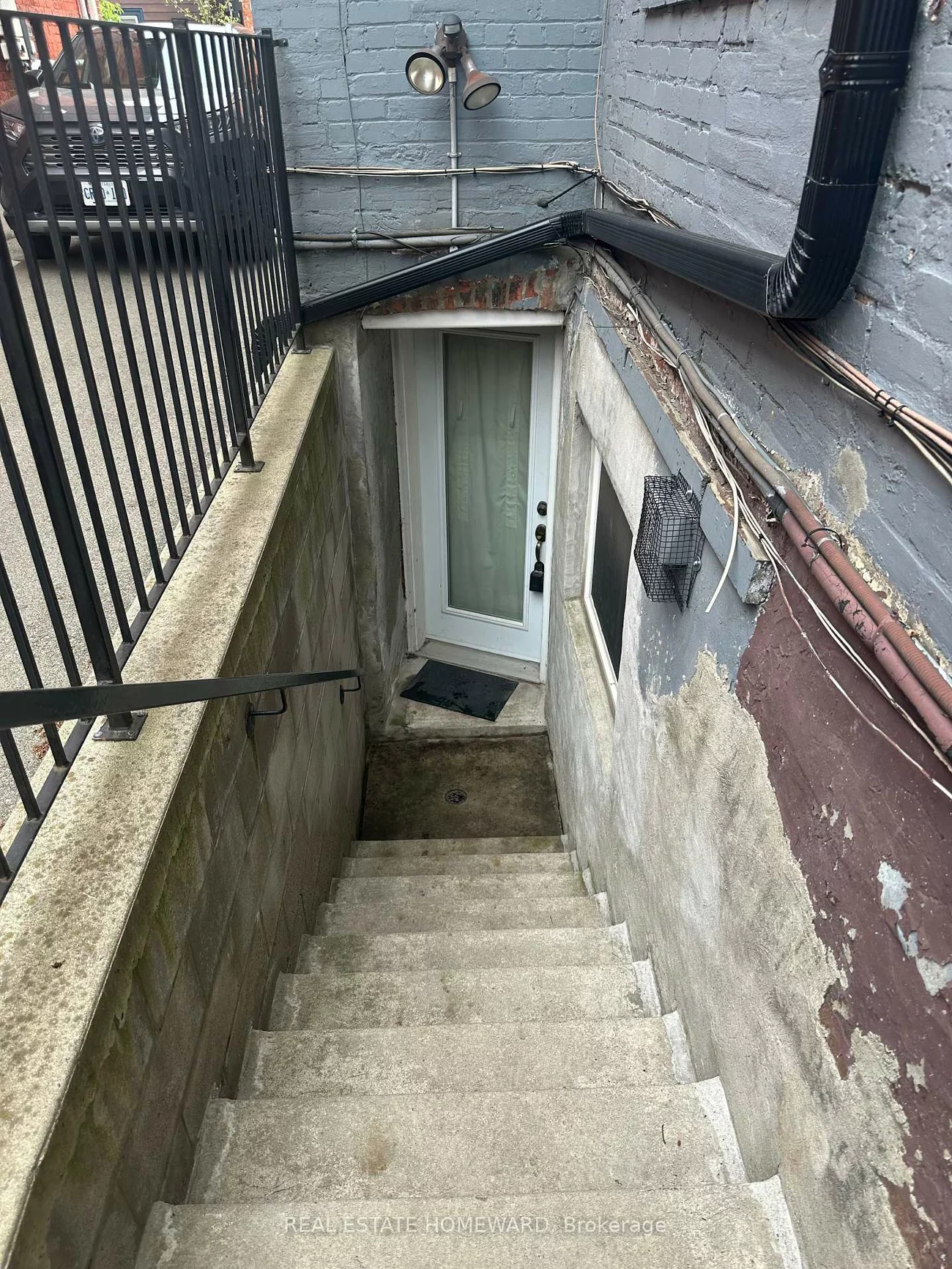 66, Mackenzie, Little Portugal, Toronto