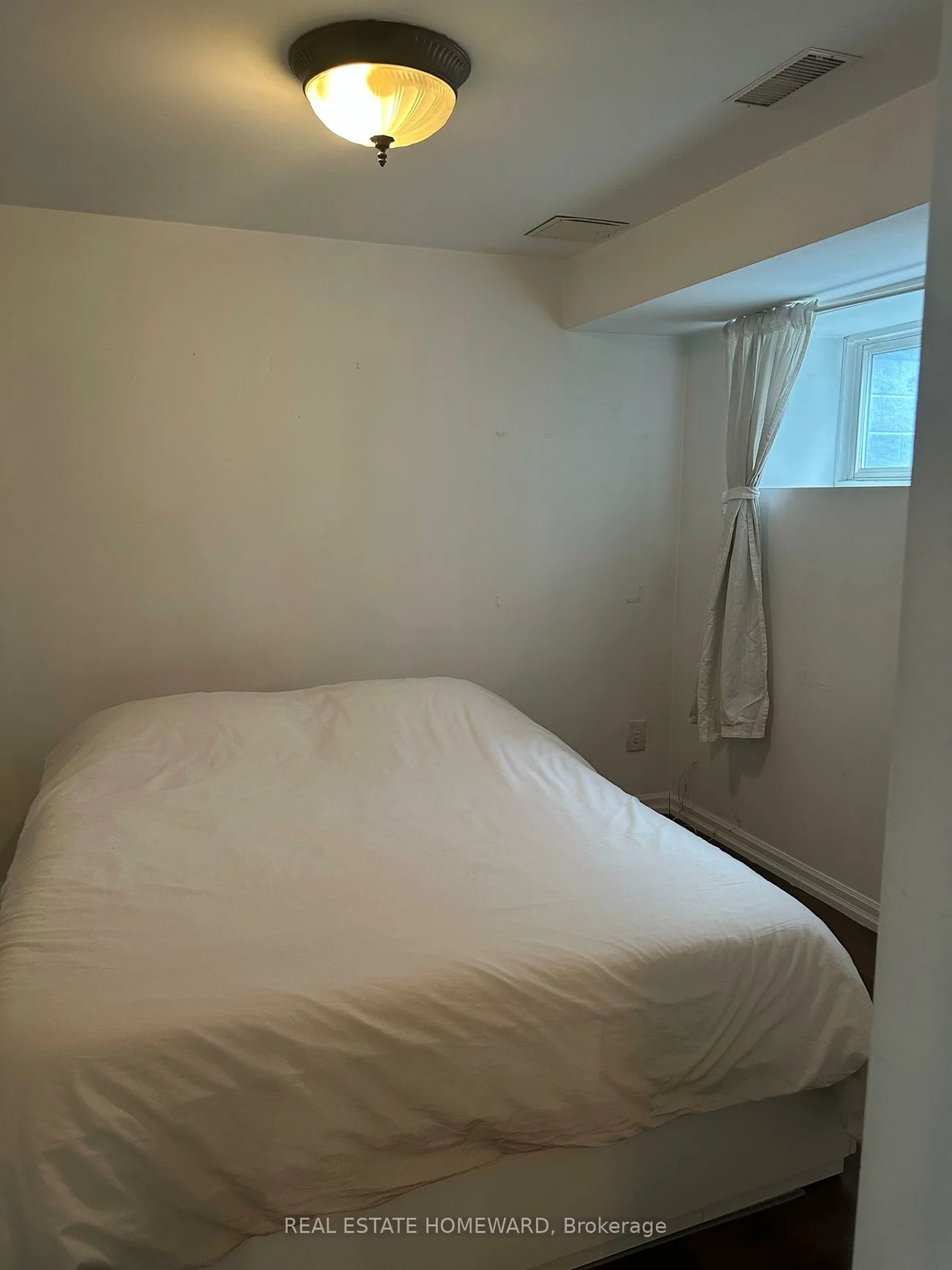 66, Mackenzie, Little Portugal, Toronto