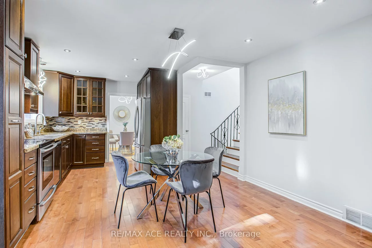 18, Arran, Newtonbrook East, Toronto