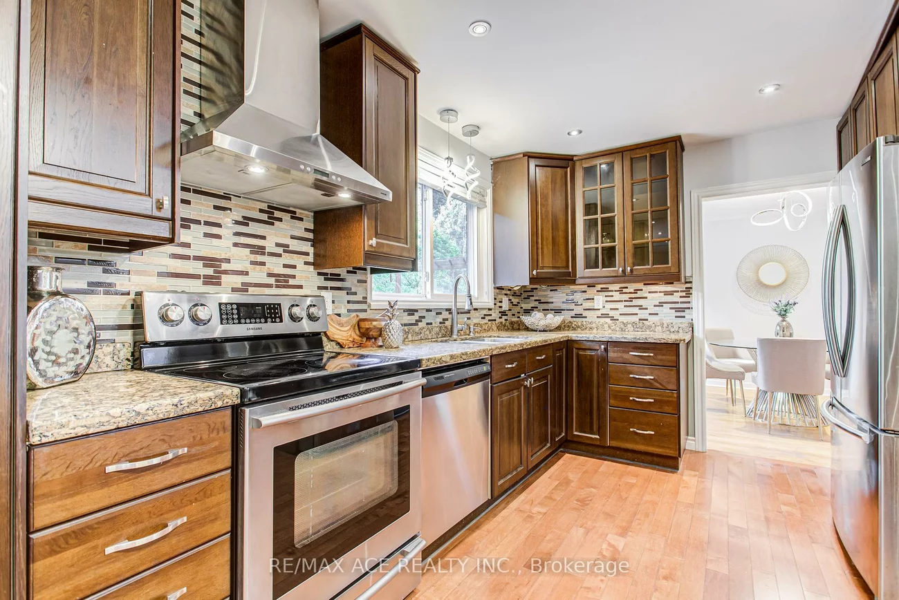18, Arran, Newtonbrook East, Toronto