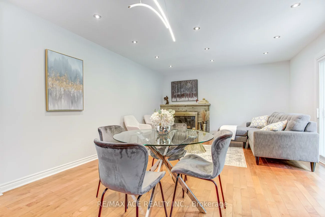 18, Arran, Newtonbrook East, Toronto