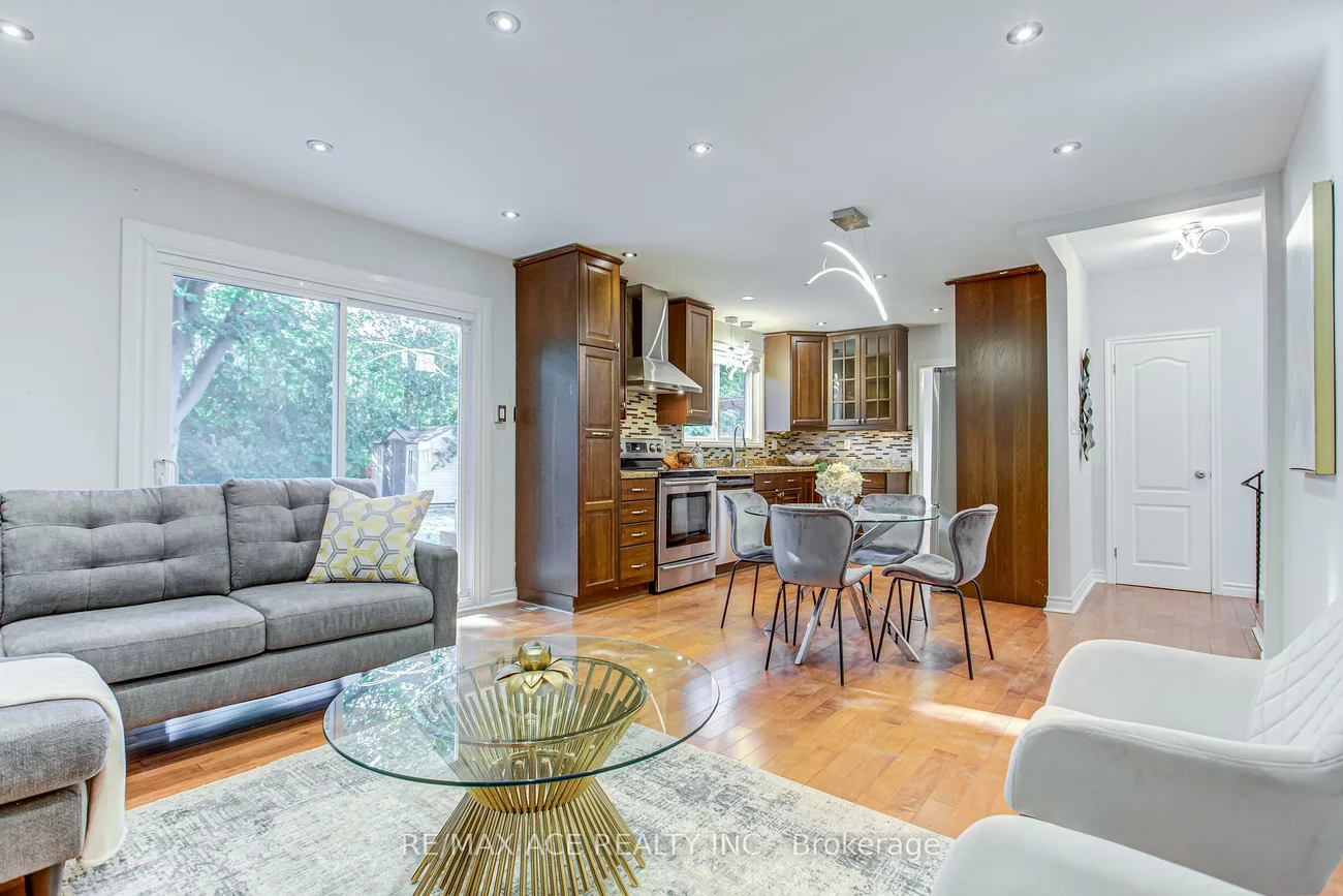 18, Arran, Newtonbrook East, Toronto