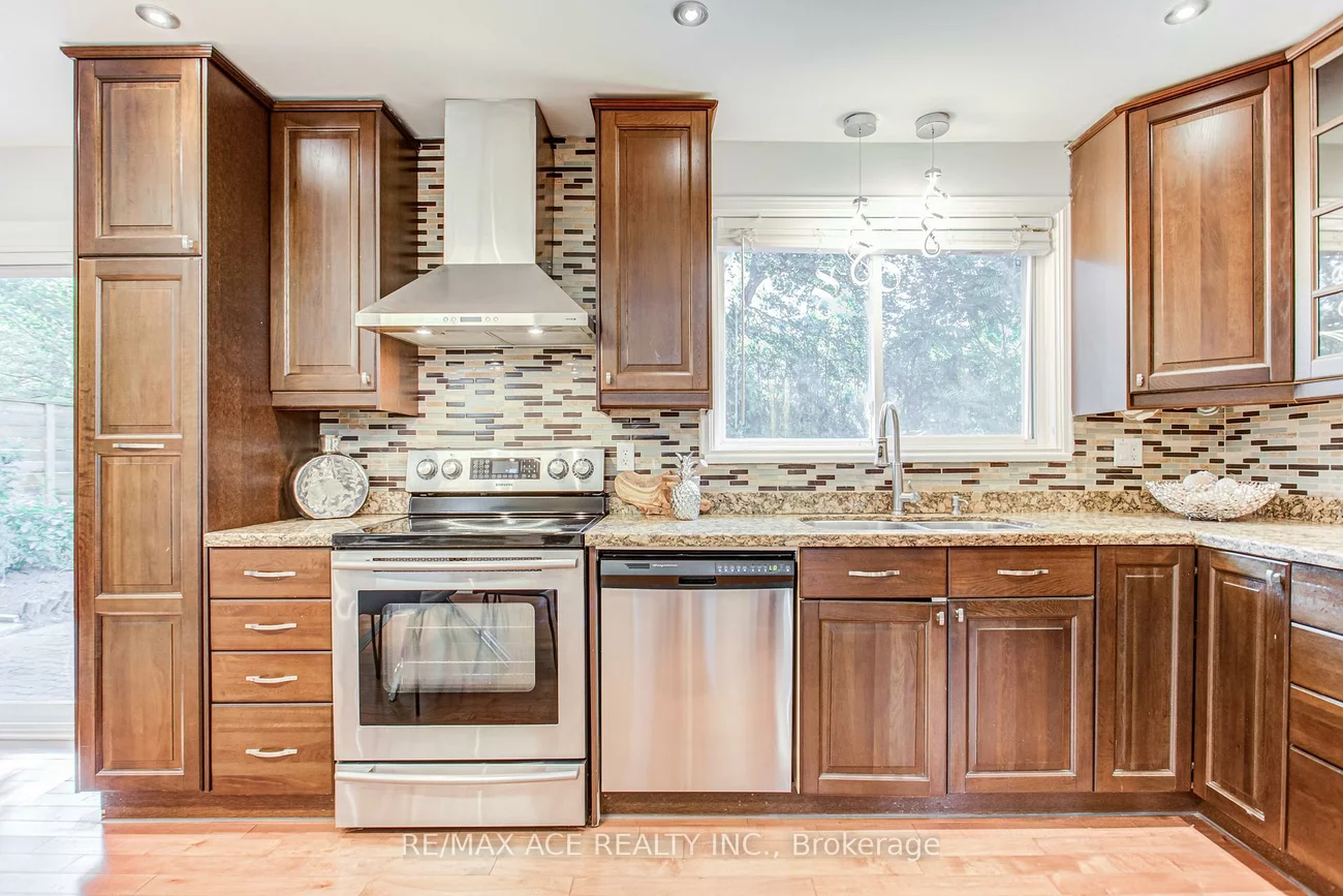 18, Arran, Newtonbrook East, Toronto