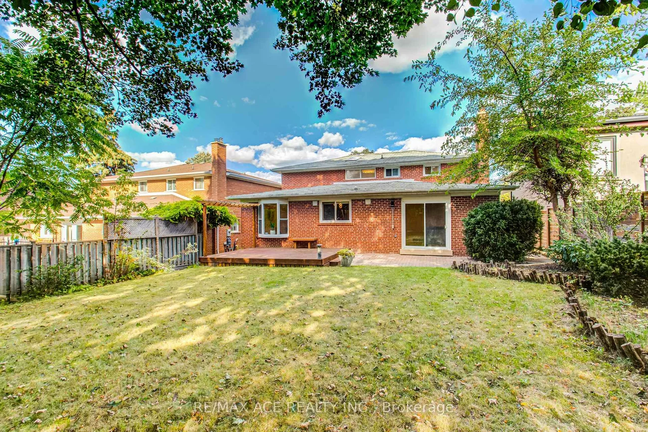 18, Arran, Newtonbrook East, Toronto