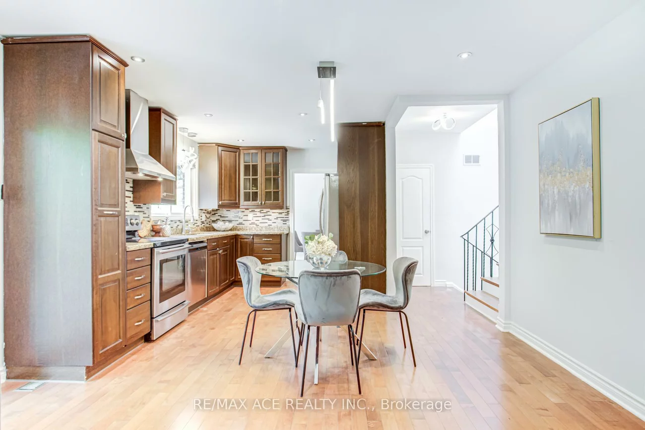 18, Arran, Newtonbrook East, Toronto