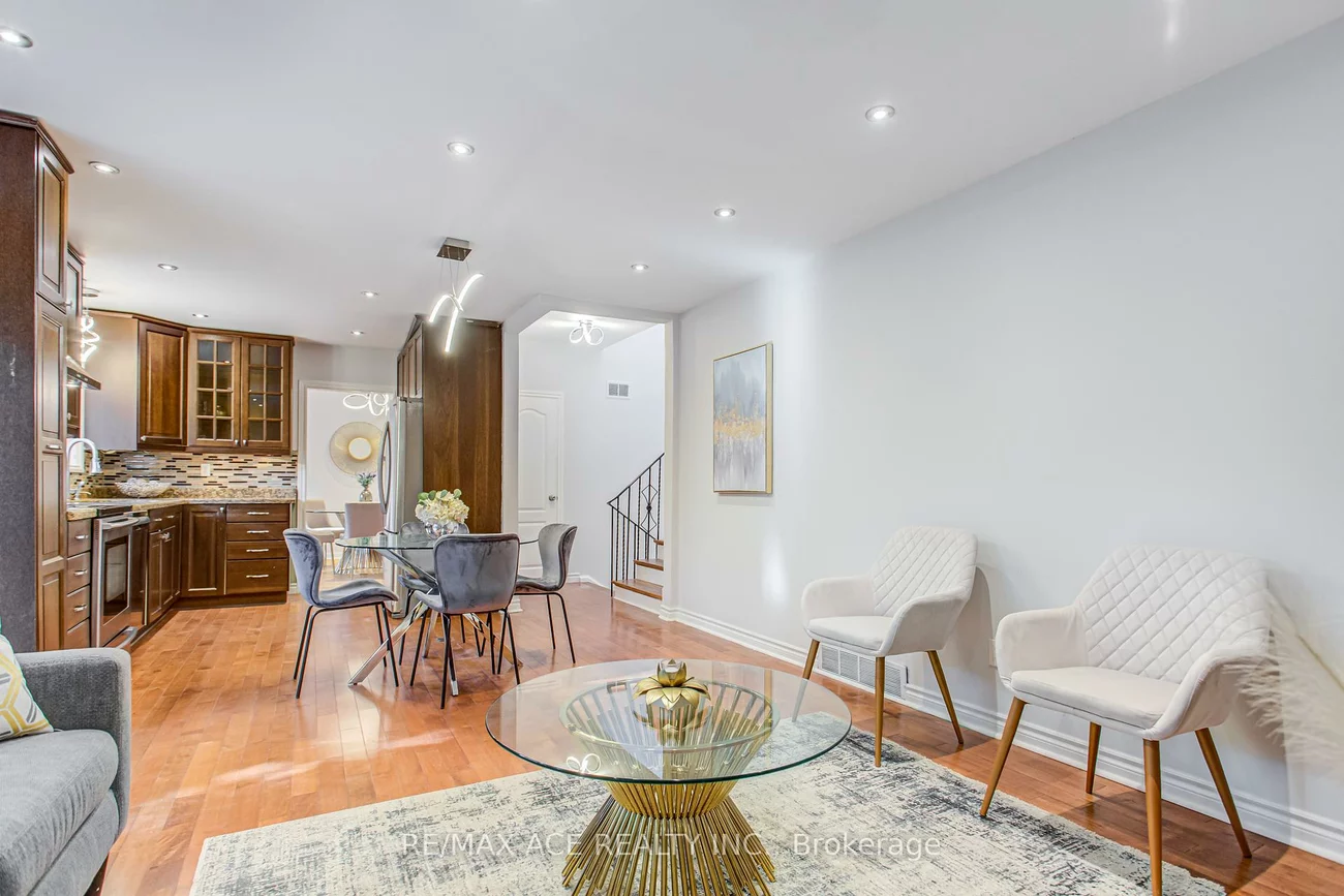18, Arran, Newtonbrook East, Toronto