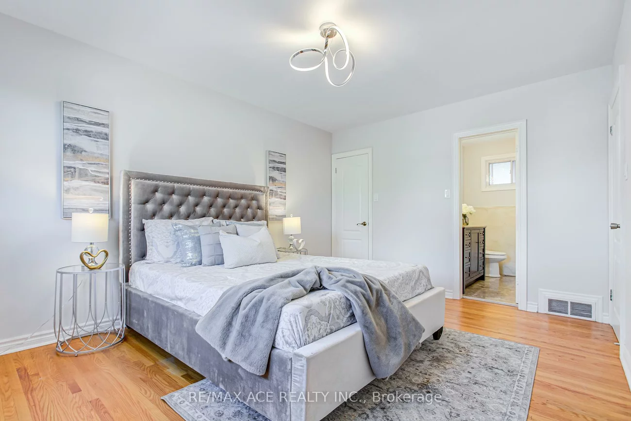 18, Arran, Newtonbrook East, Toronto